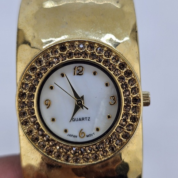 28MM Women's Gold Tone Hammered Cuff Watch Crystal Bezel 5.75" New Battery - Picture 2 of 13
